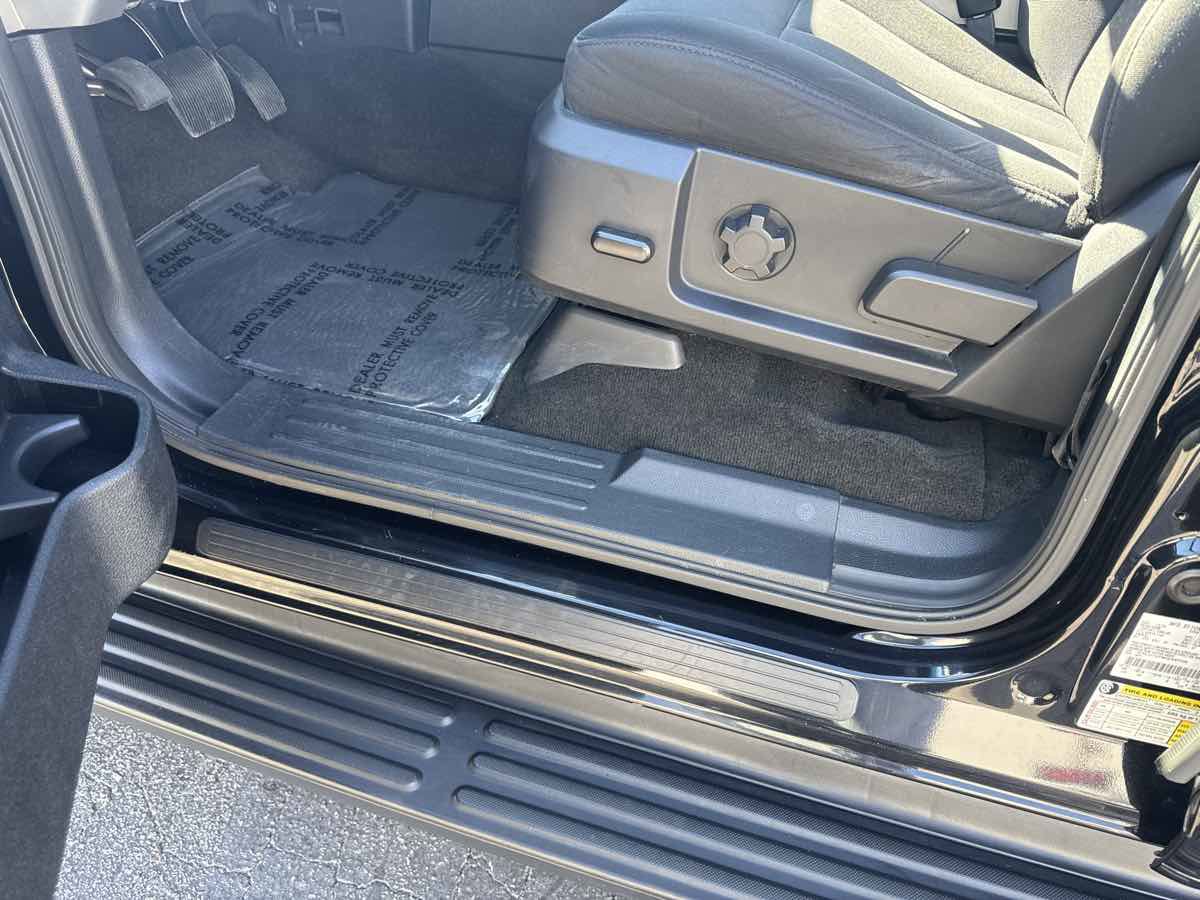 Used 2017 Ford Expedition XLT image 15