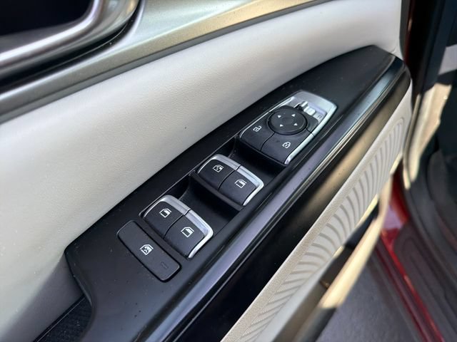 Used 2023 Kia Carnival LX FWD image 12