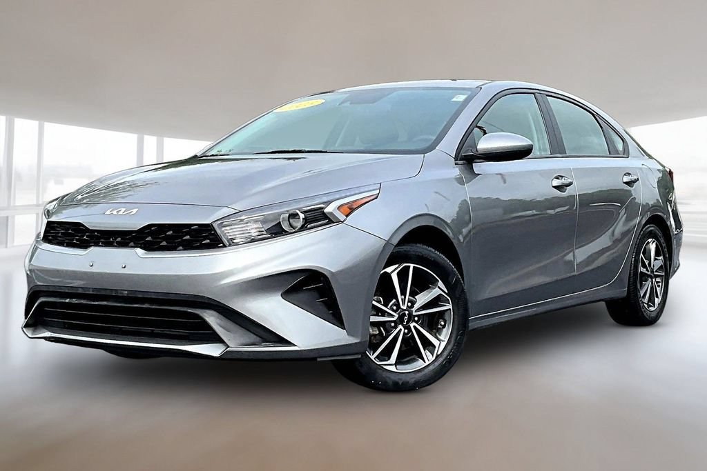 Used 2023 Kia Forte LXS FWD image 3
