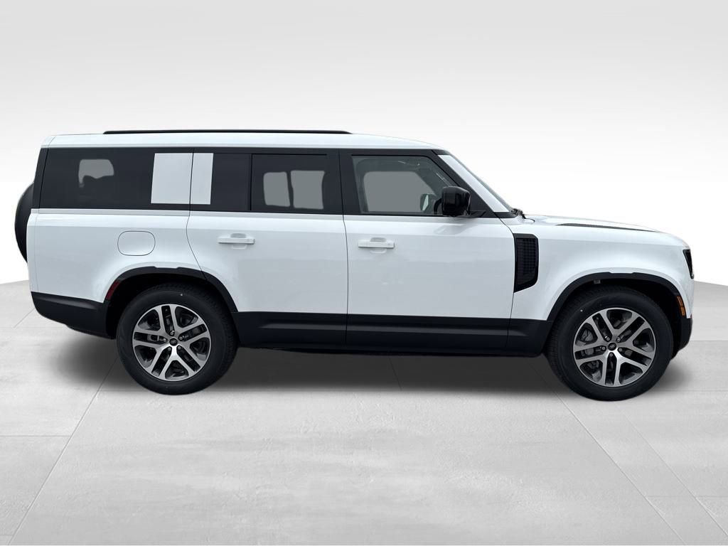 New 2025 Land Rover Defender 130 S image 4