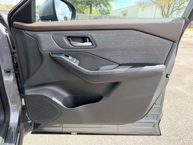 Used 2023 Nissan Rogue SV AWD/4WD image 8