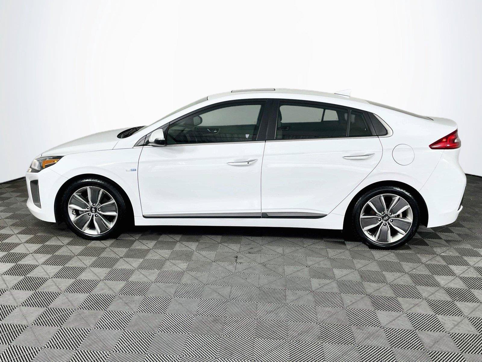 Used 2017 Hyundai Ioniq Limited FWD image 4