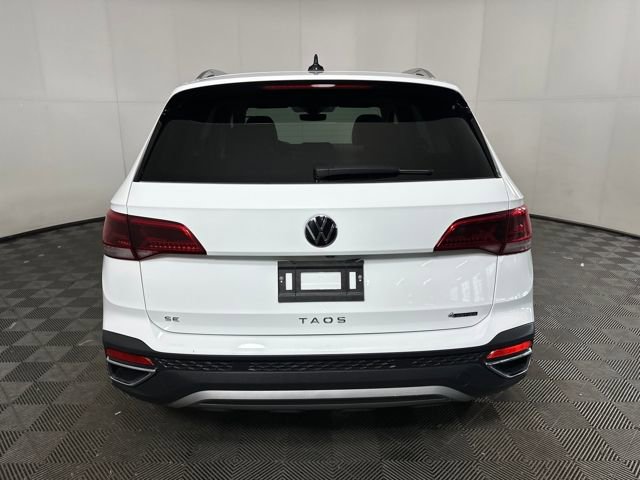 Used 2024 Volkswagen Taos SE image 4