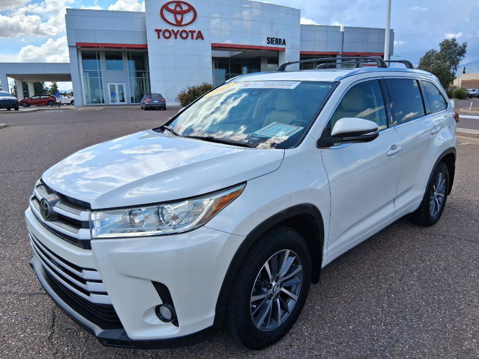 Certified 2017 Toyota Highlander XLE FWD image 1