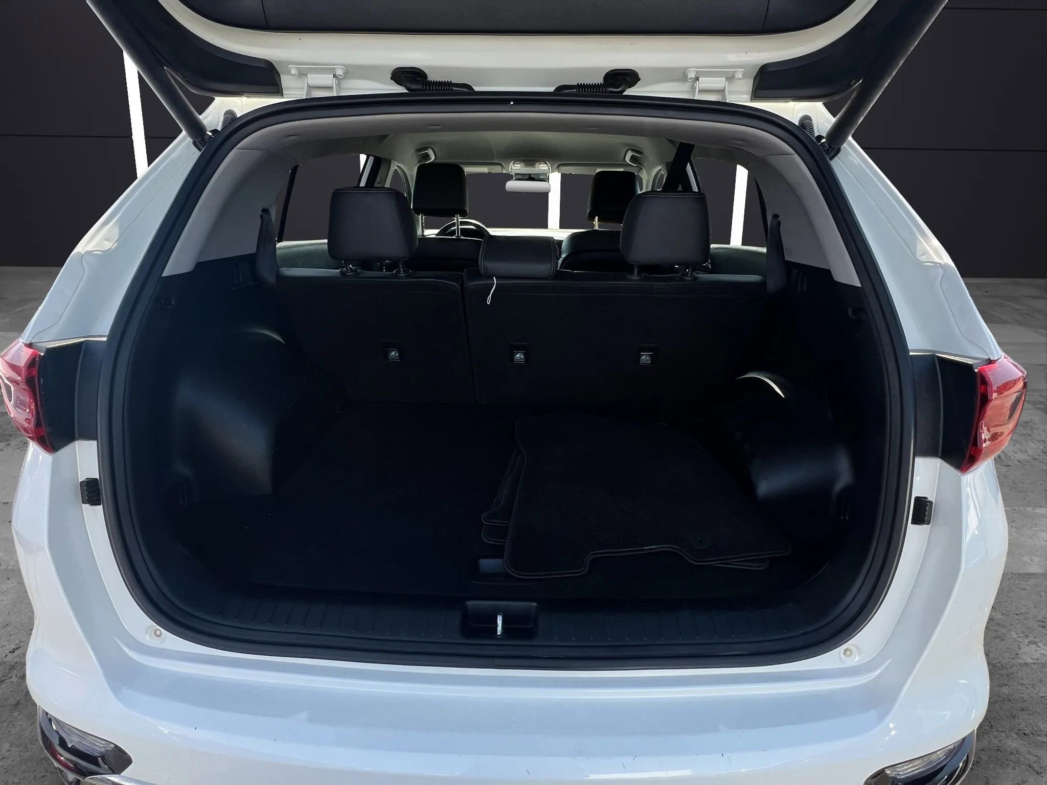 Used 2020 Kia Sportage EX image 26