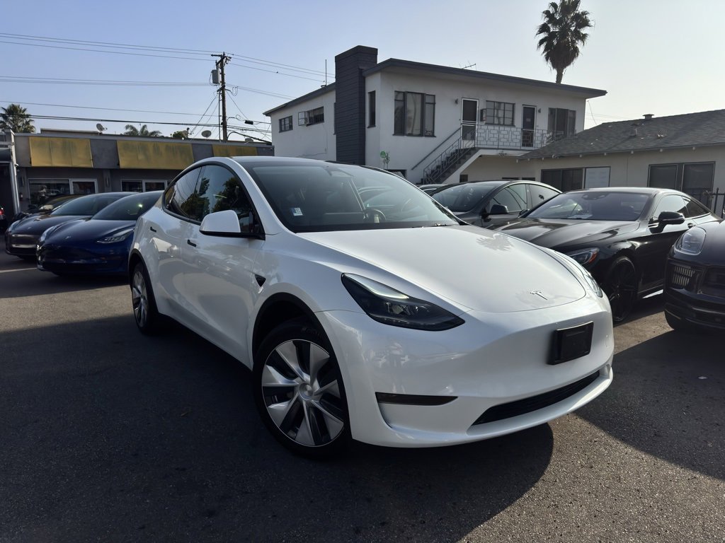 Used 2024 Tesla Model Y Long Range image 3