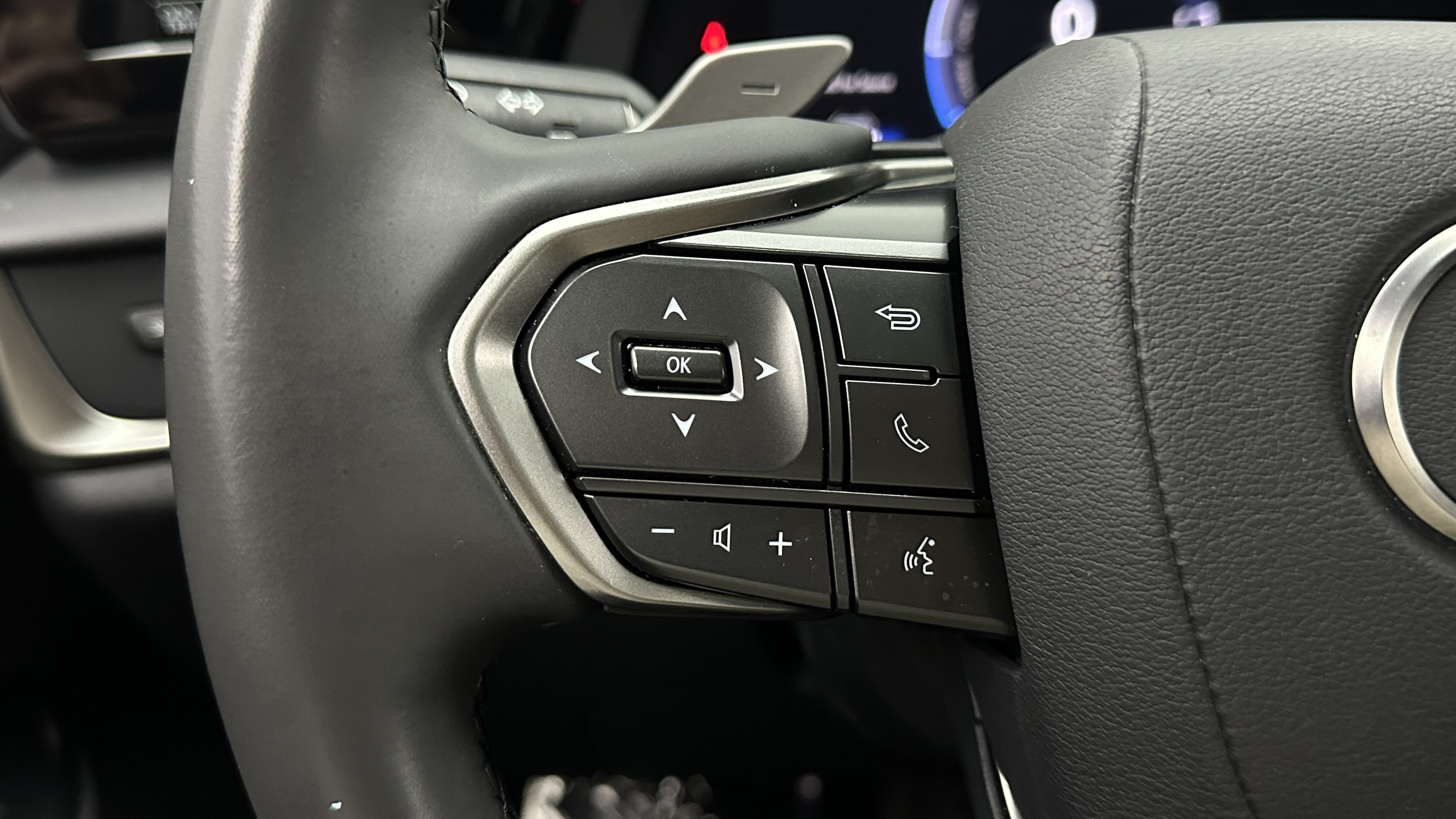 Used 2025 Lexus RZ 300e w/ Accessory Package (Z2) FWD image 22