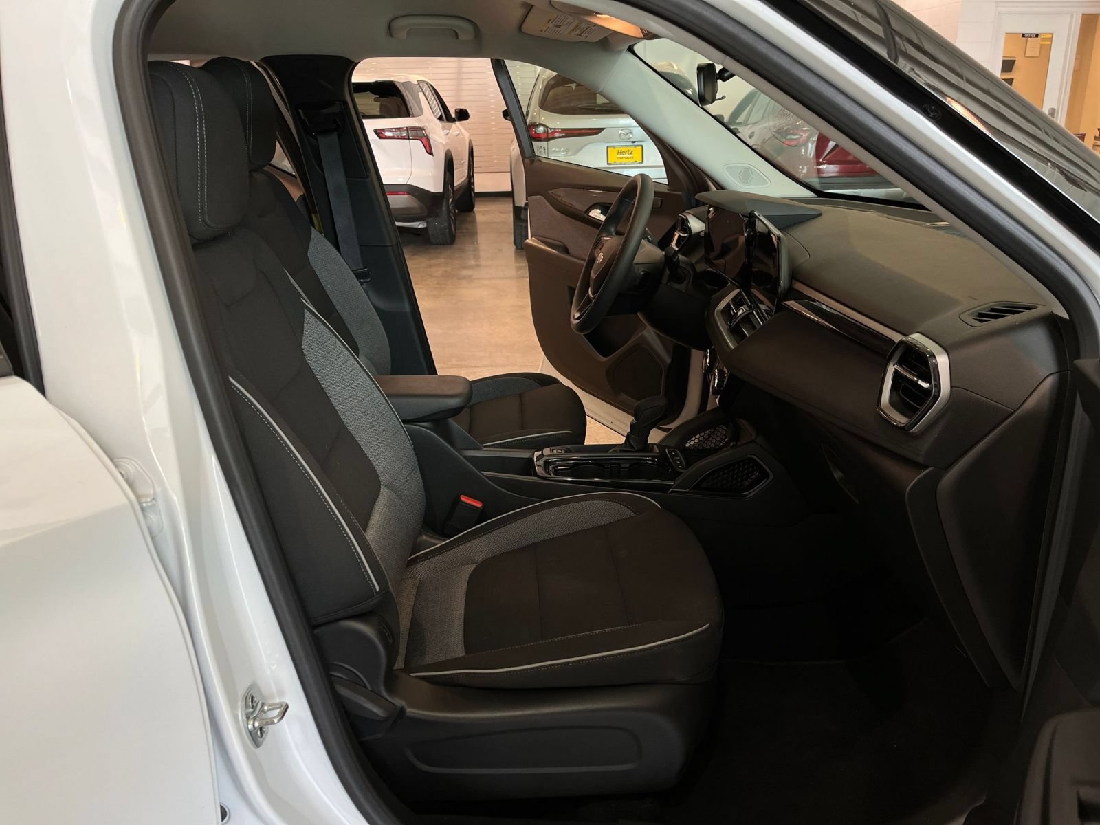 Used 2025 Chevrolet TrailBlazer LT FWD image 35
