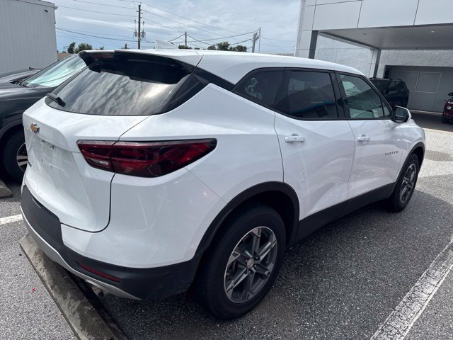 Used 2025 Chevrolet Blazer LT FWD image 2