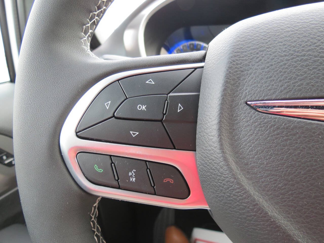 New 2026 Chrysler Pacifica Select FWD image 13