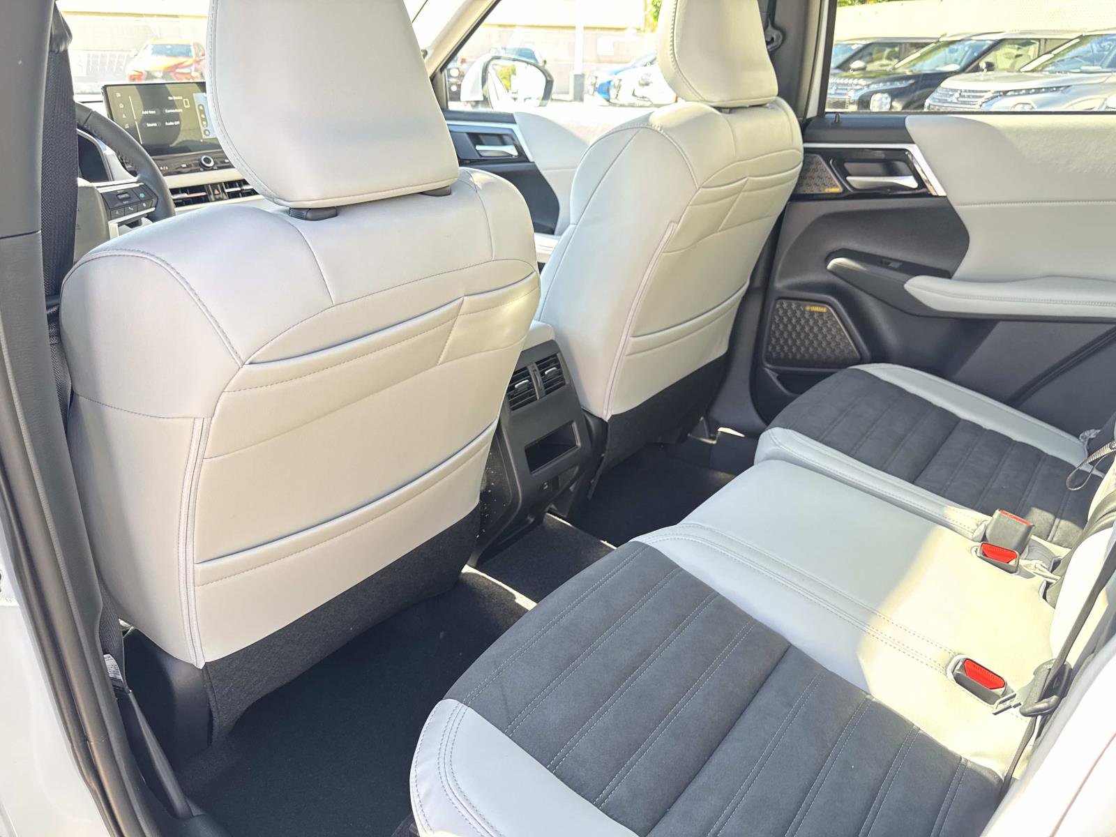 New 2026 Mitsubishi Outlander SE image 11