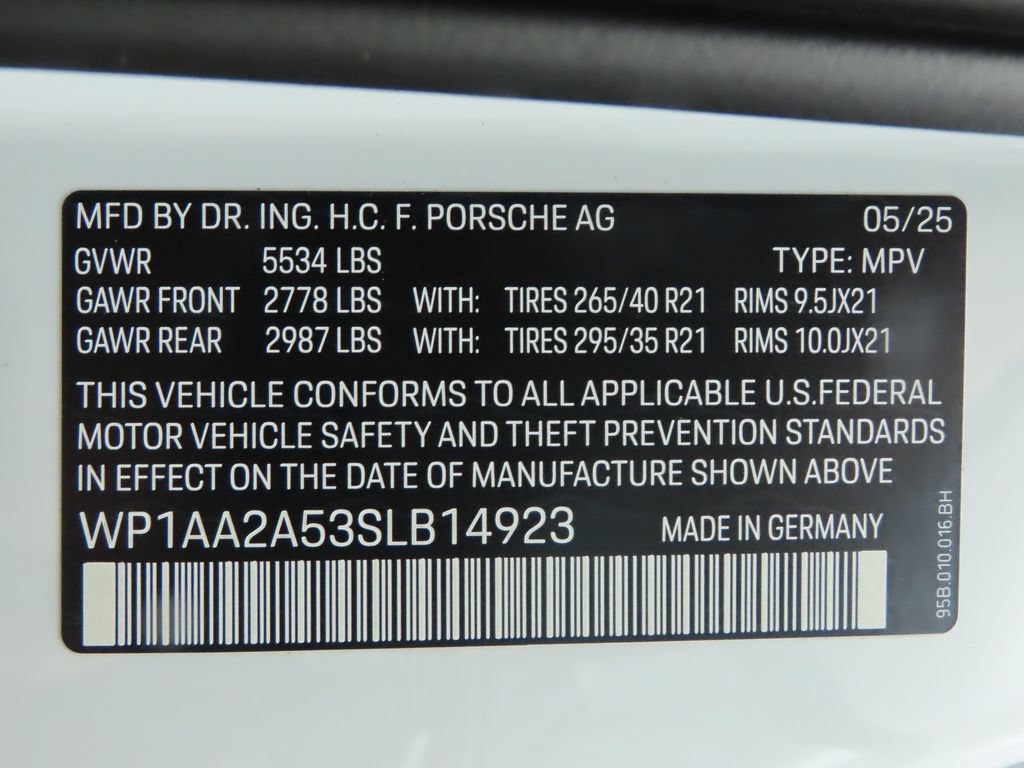 Certified 2025 Porsche Macan AWD/4WD image 36