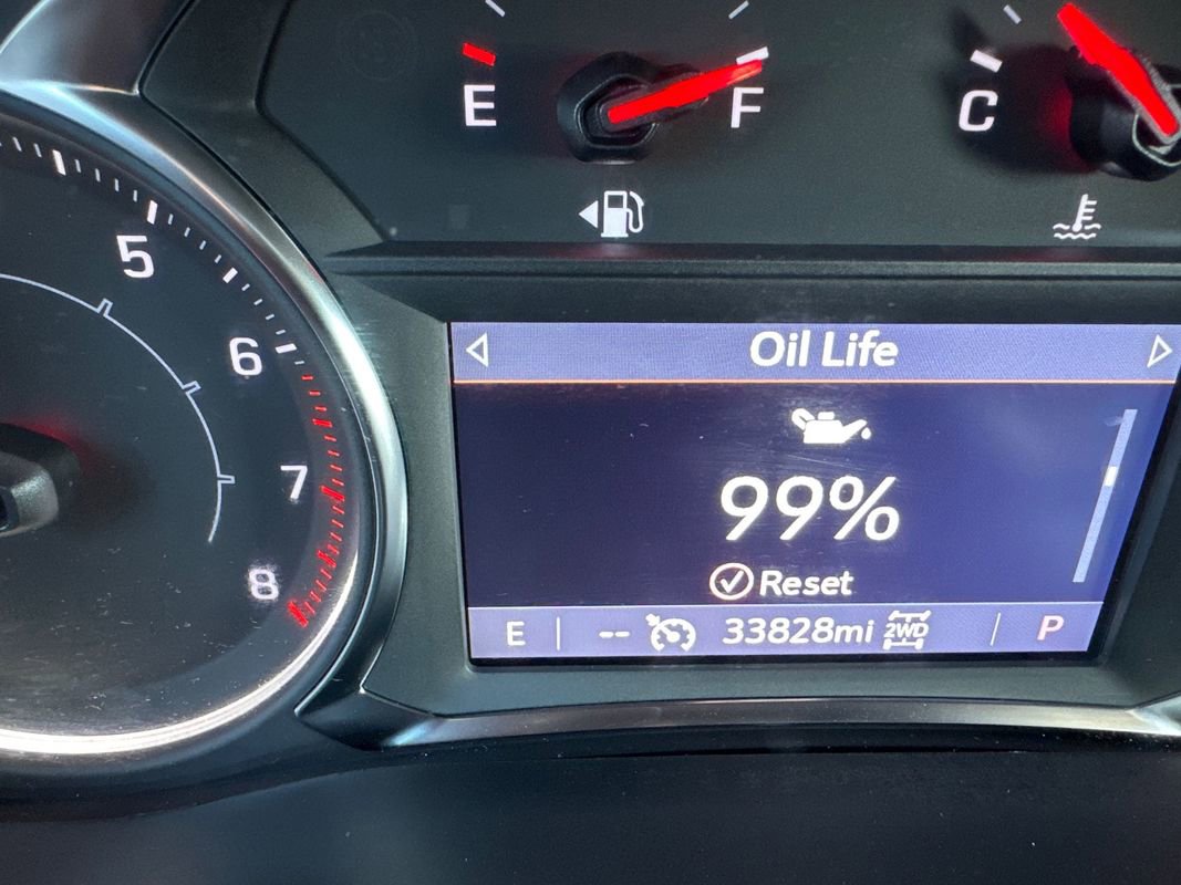 Used 2023 GMC Acadia SLT image 9