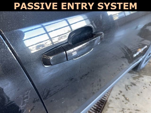 Used 2023 GMC Acadia SLE w/ Driver Convenience Package image 11