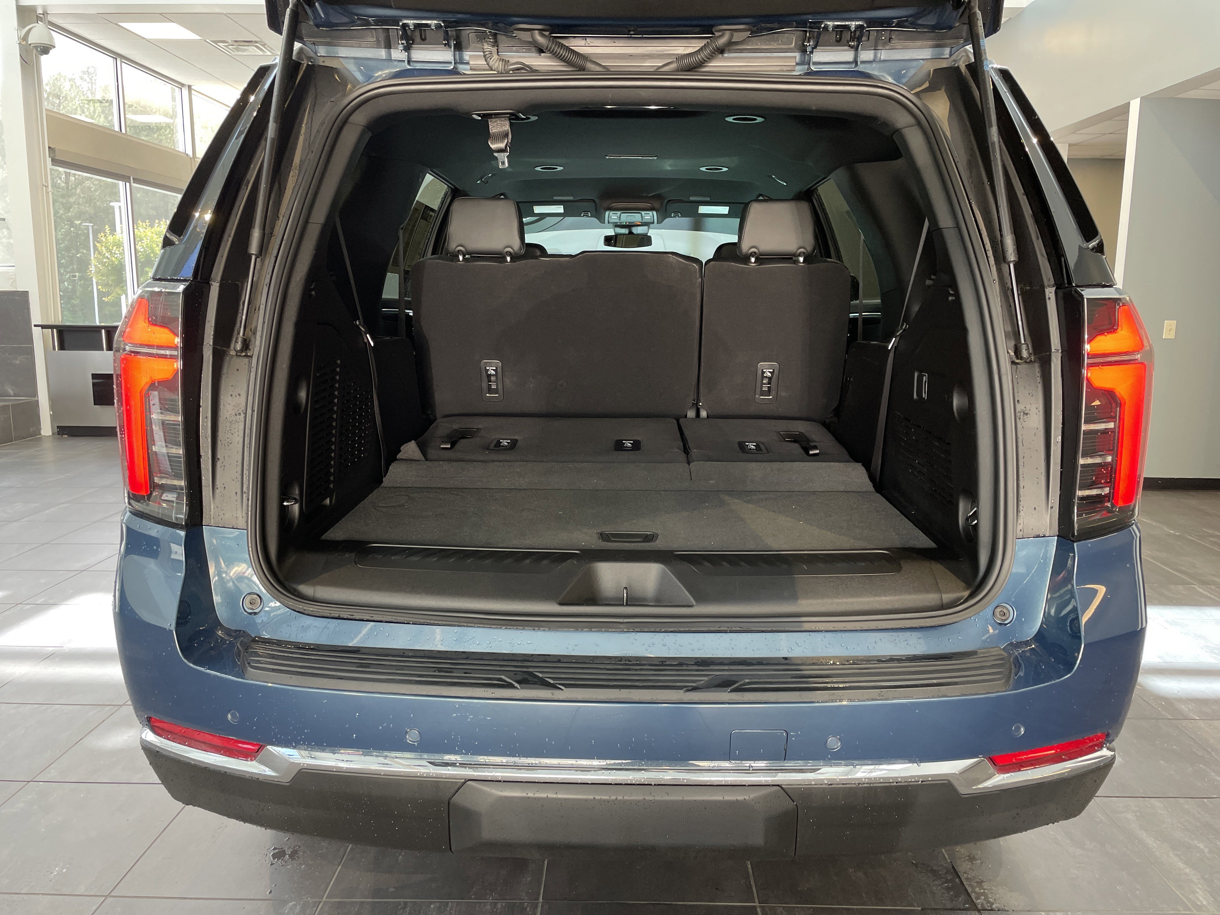 Used 2025 Chevrolet Tahoe LS w/ LPO, Dark Essentials Package RWD image 38