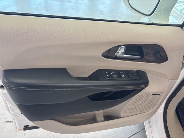 Used 2021 Chrysler Pacifica Limited w/ Premium & Safety Sphere Group AWD/4WD image 16