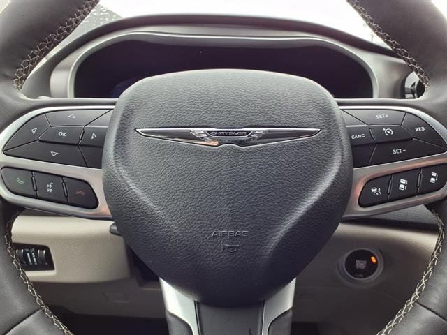 Used 2024 Chrysler Pacifica Touring-L FWD image 14