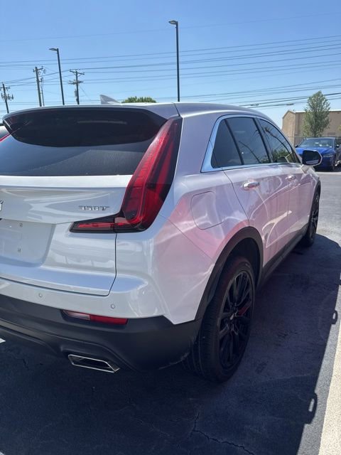 Used 2022 Cadillac XT4 Luxury w/ LPO, ONYX Package FWD image 7