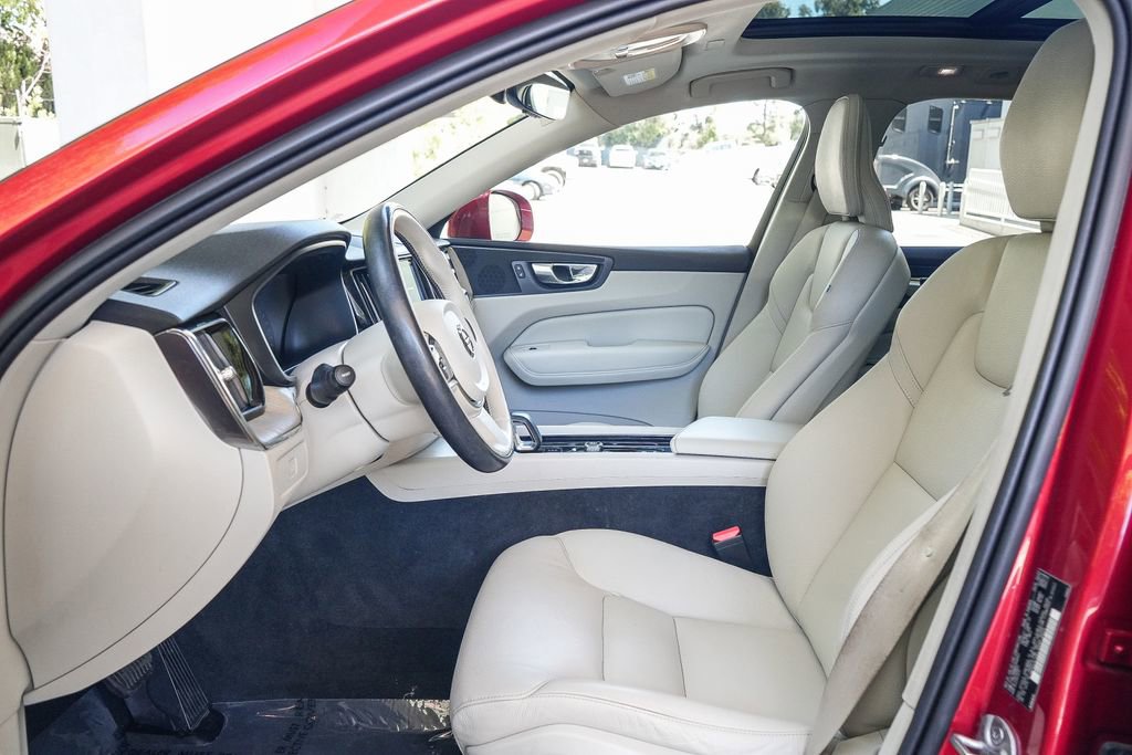 Used 2023 Volvo XC60 B5 Plus w/ Climate Package AWD/4WD image 17