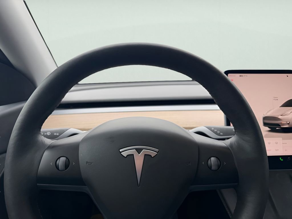 Used 2022 Tesla Model Y Long Range image 17