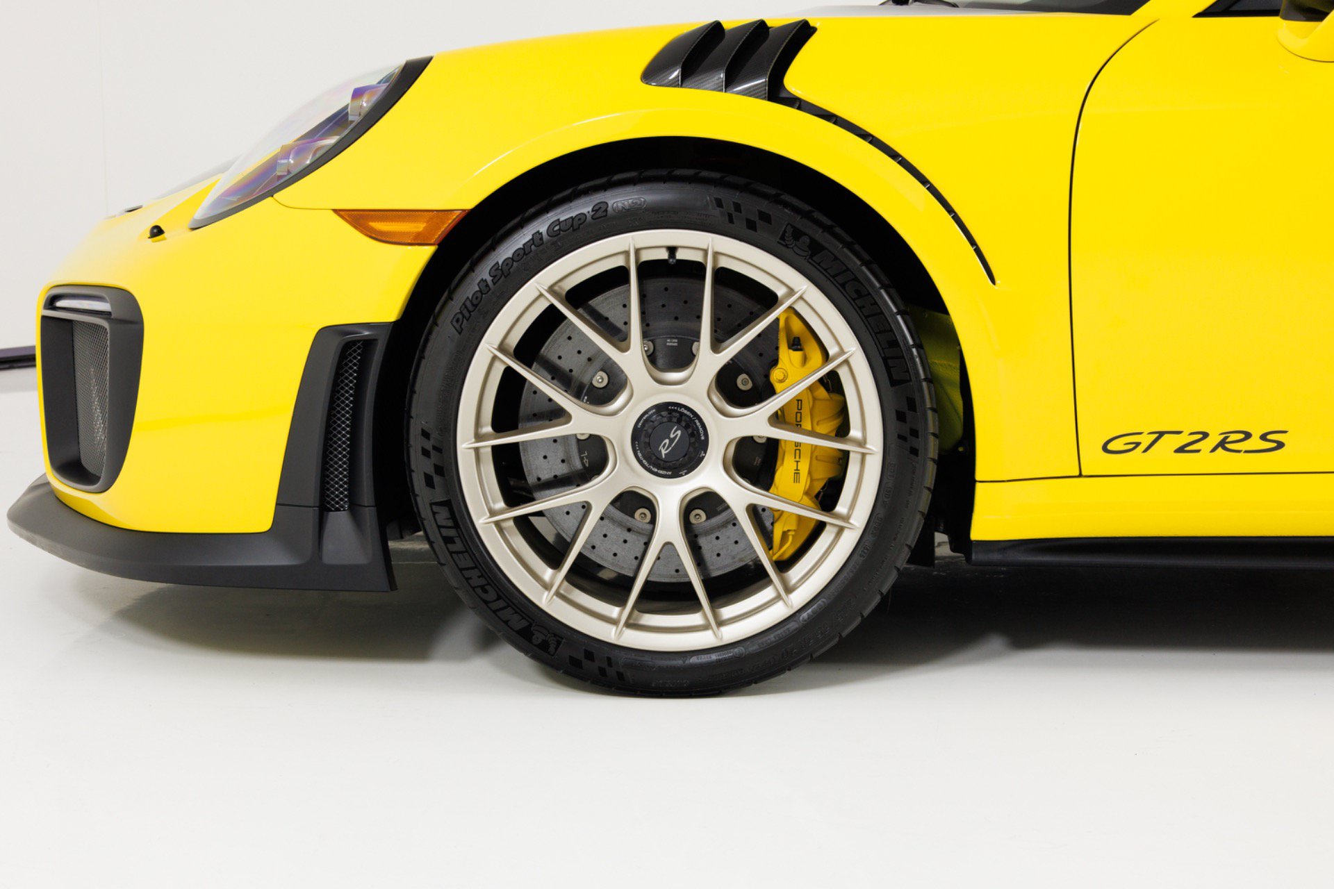 Used 2018 Porsche 911 GT2 RS w/ Weissach Package RWD image 10