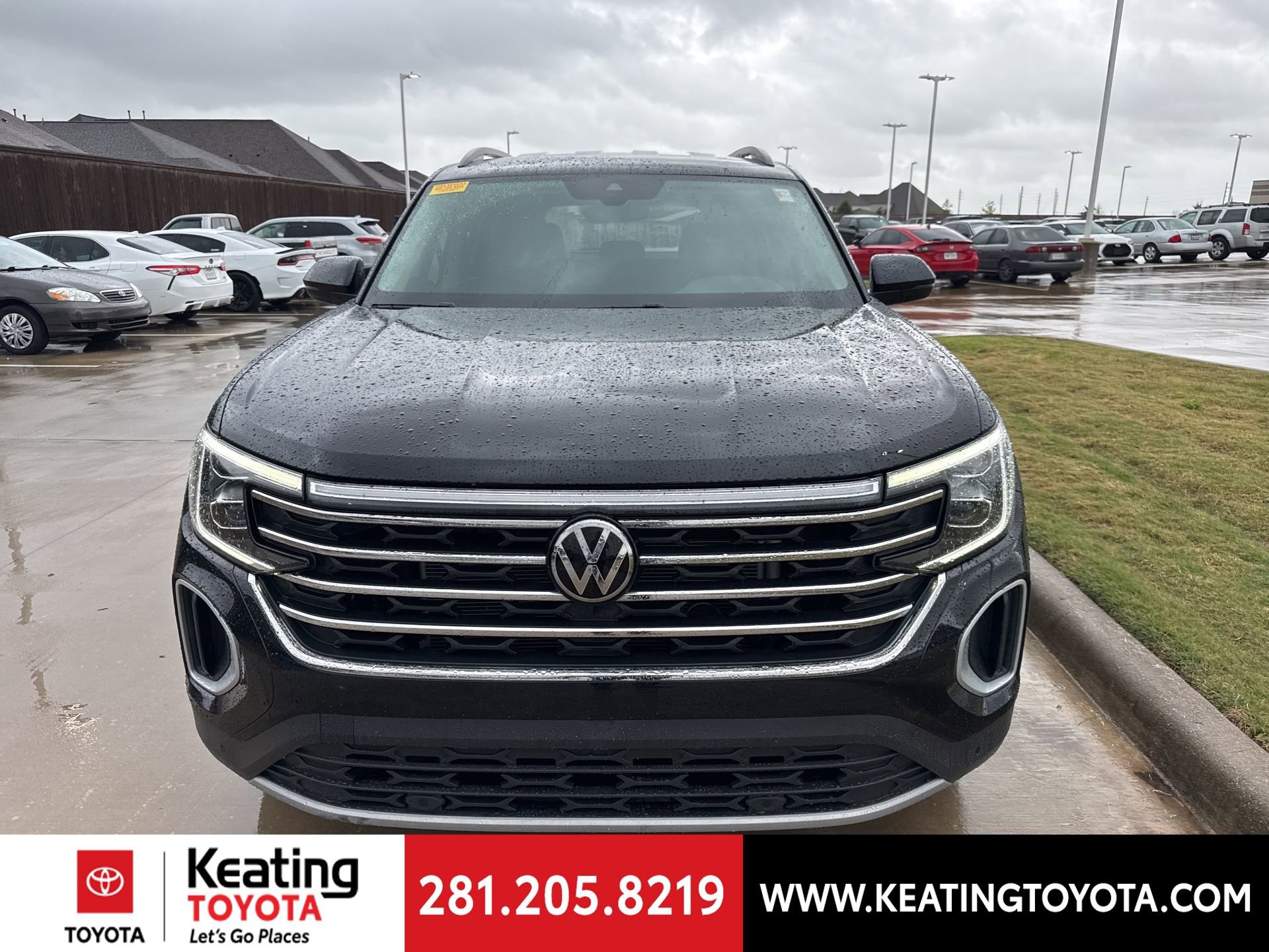 Used 2025 Volkswagen Atlas SE image 2