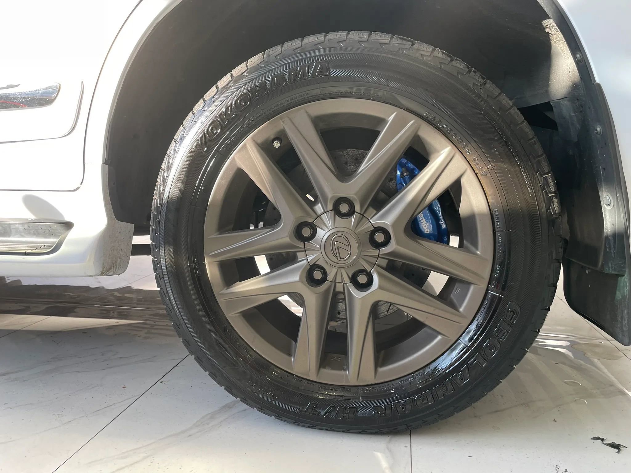 Used 2013 Lexus LX 570 4WD w/ Luxury Pkg image 34