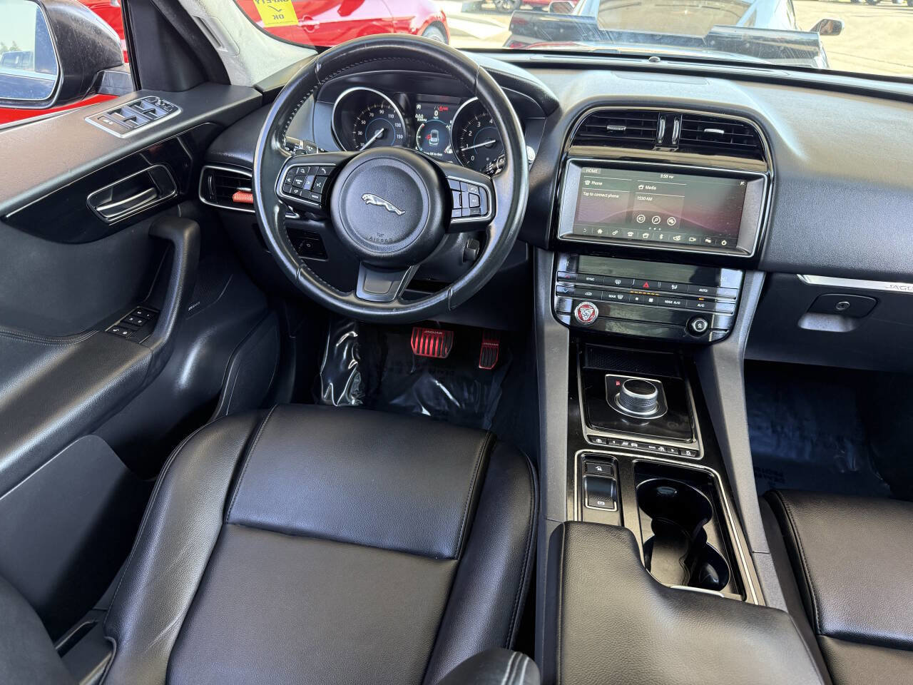 Used 2019 Jaguar F-PACE Premium image 22