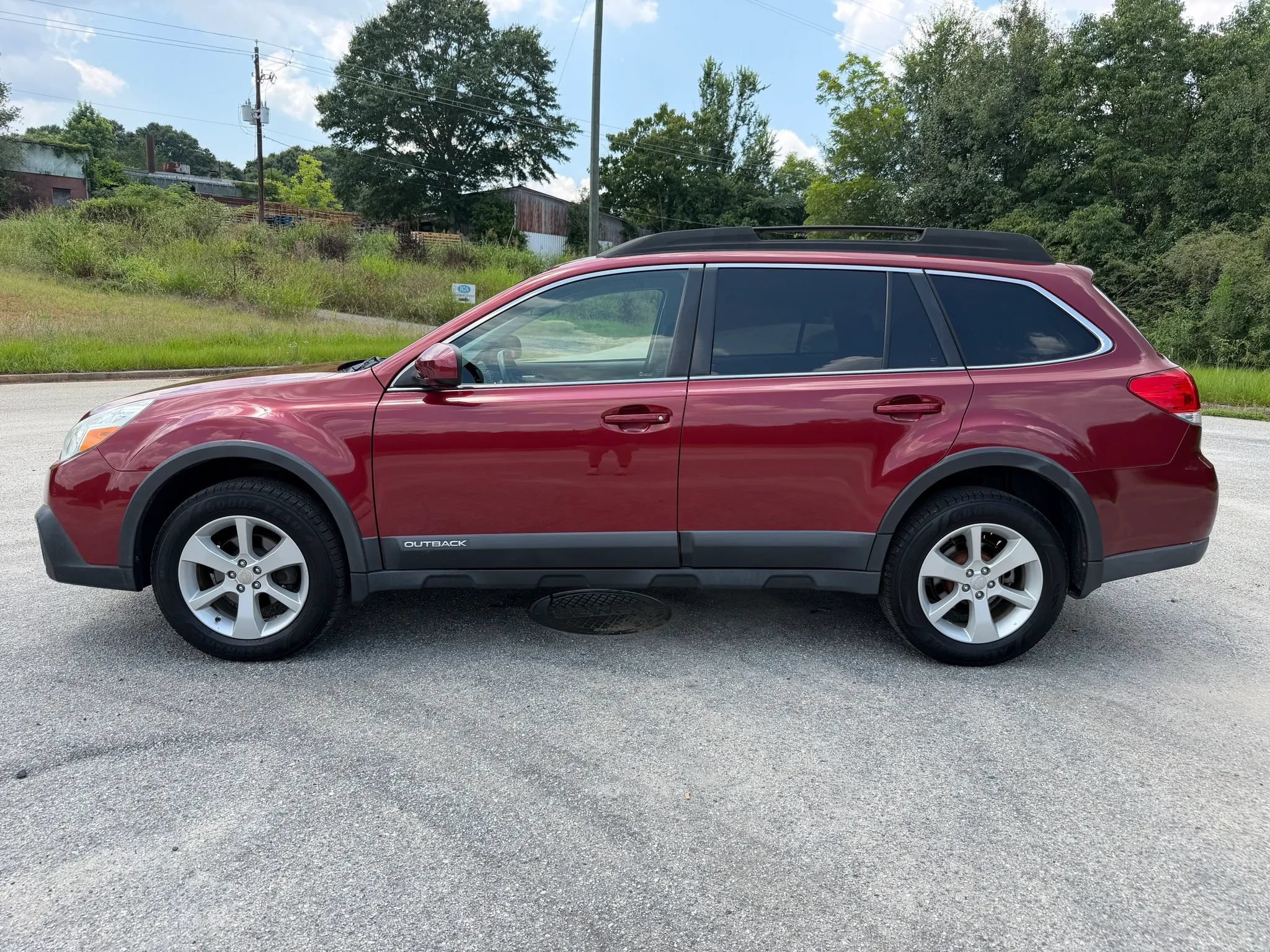 Used 2013 Subaru Outback 2.5i Premium w/ All-Weather Pkg AWD/4WD image 2