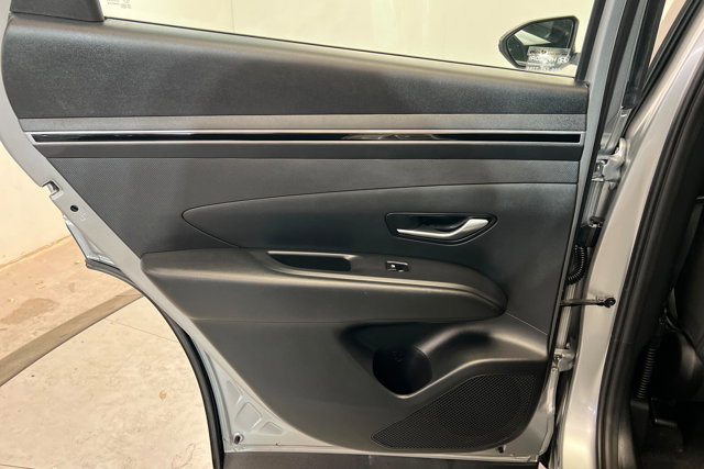 Used 2022 Hyundai Tucson SE w/ Cargo Package image 18