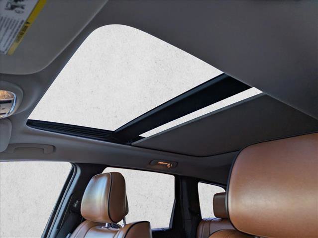 Used 2012 Jeep Grand Cherokee Overland image 16