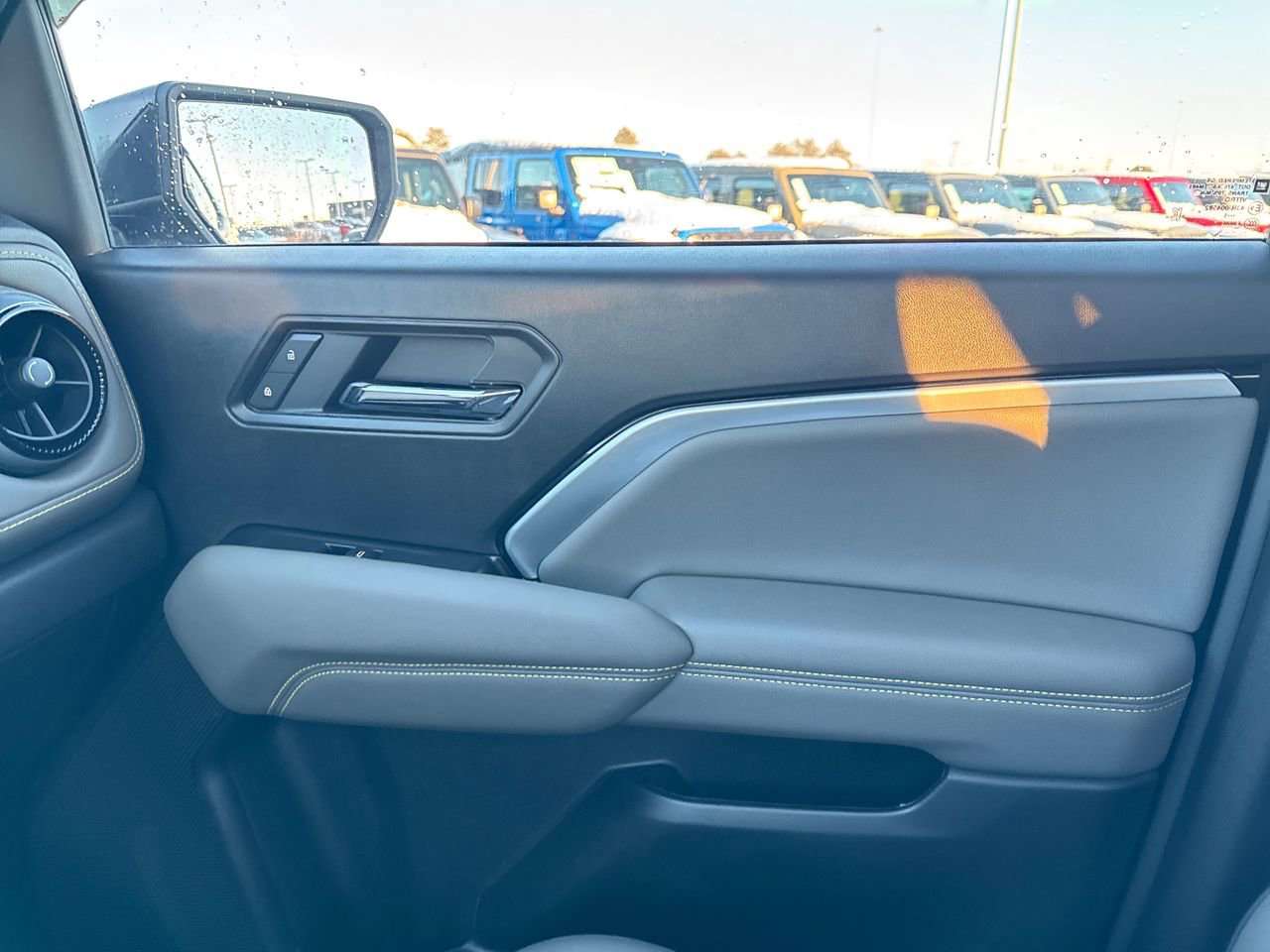 Used 2025 Chevrolet Colorado ZR2 w/ Technology Package image 24