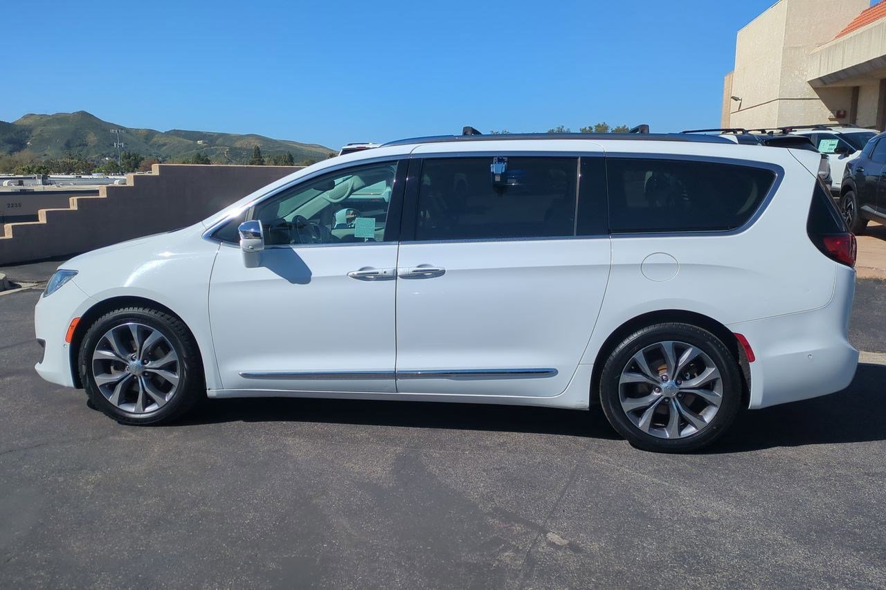 Used 2020 Chrysler Pacifica Limited w/ Tire & Wheel Group image 9