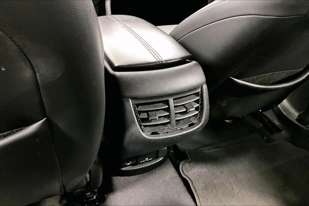 Used 2018 Chevrolet Malibu LT w/ Leather Package image 30