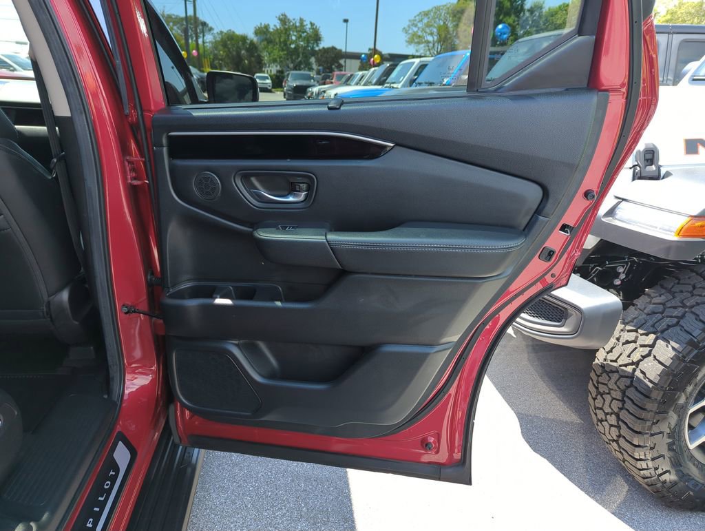 Used 2025 Honda Pilot Touring image 34