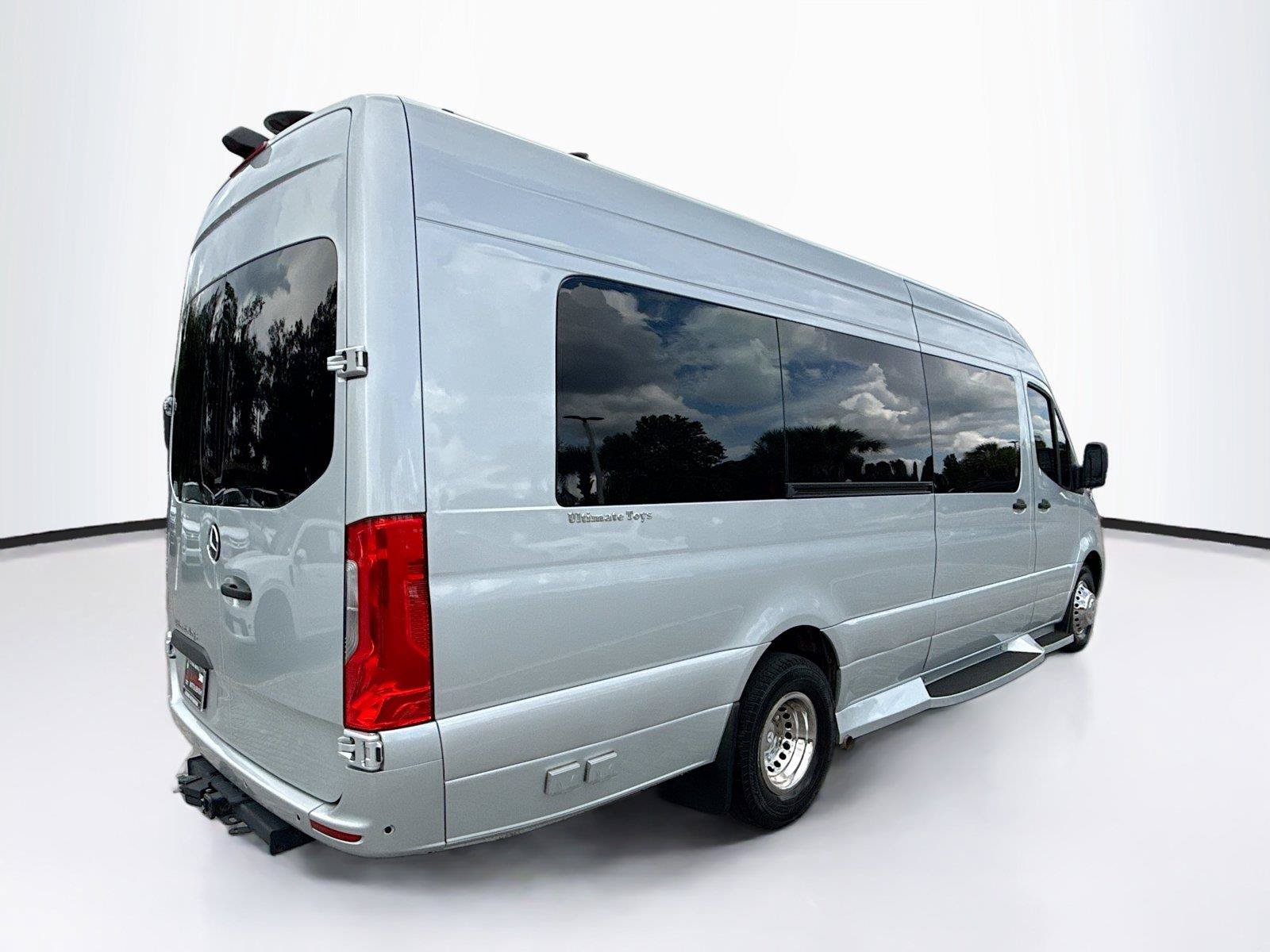 Used 2021 Mercedes-Benz Sprinter 3500 w/ Parking Package image 5