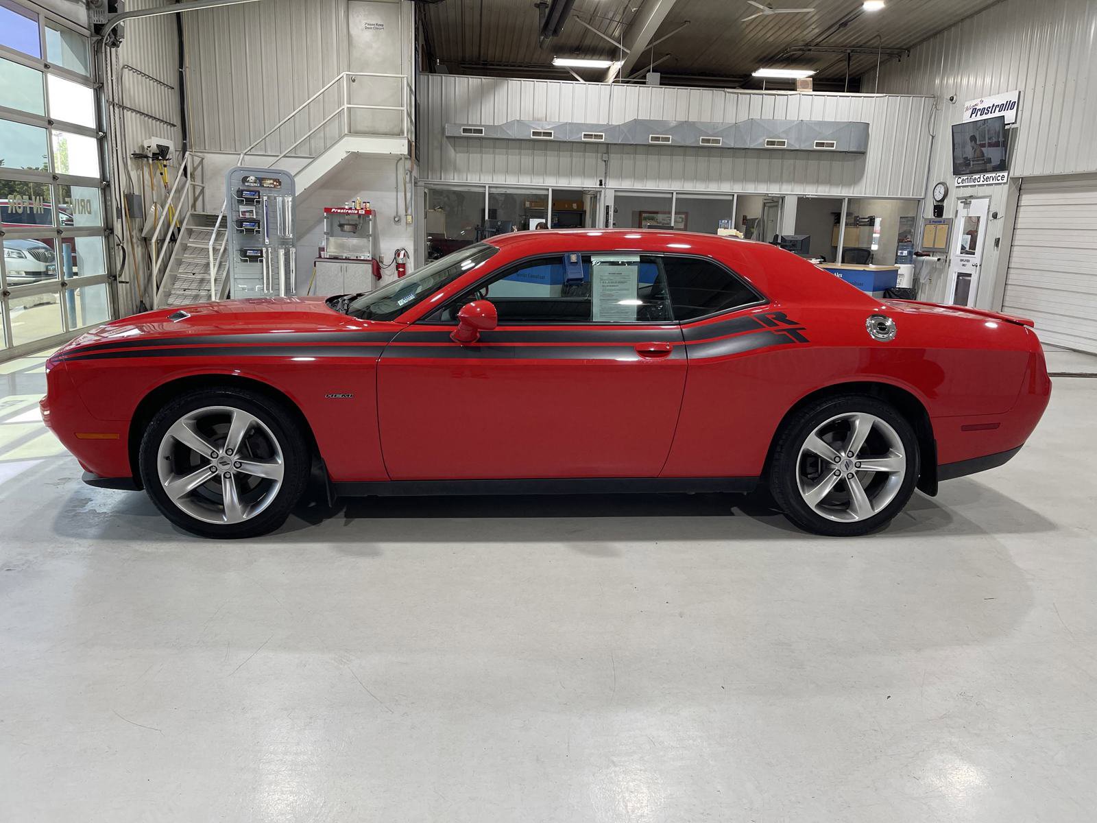 Used 2017 Dodge Challenger R/T image 5