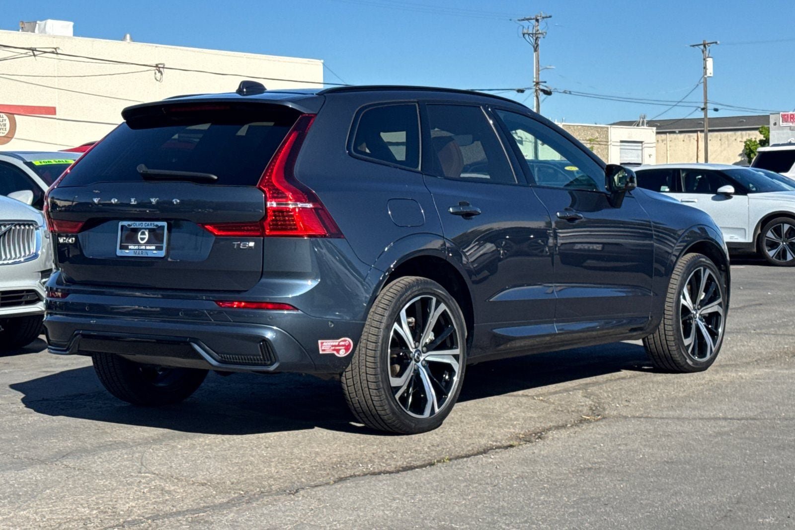 Certified 2025 Volvo XC60 T8 Ultra w/ Climate Package AWD/4WD image 2