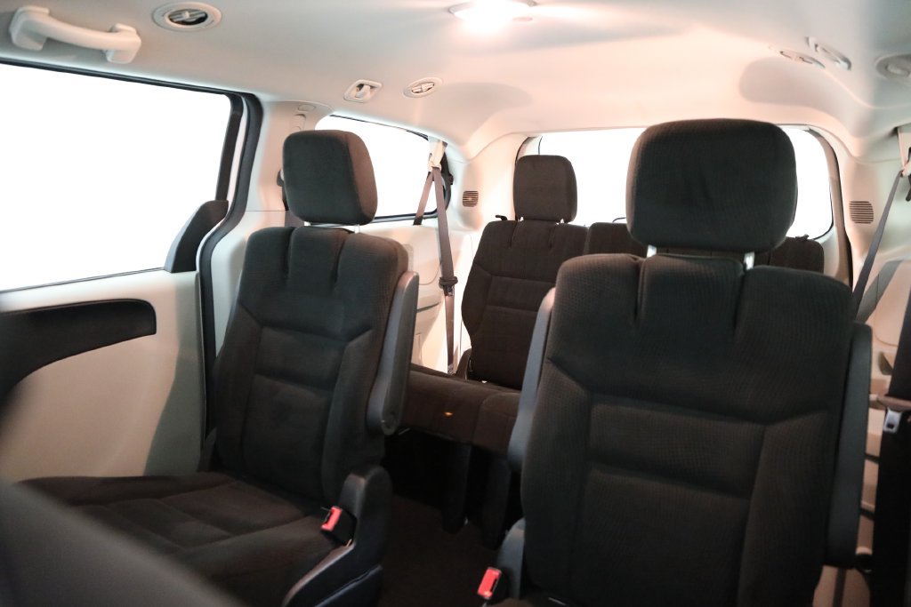 Used 2016 Dodge Grand Caravan SE w/ Quick Order Package 29E SE FWD image 12