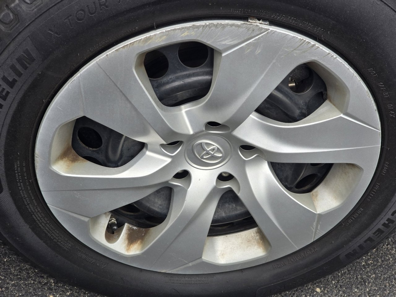 Used 2022 Toyota RAV4 LE AWD/4WD image 19