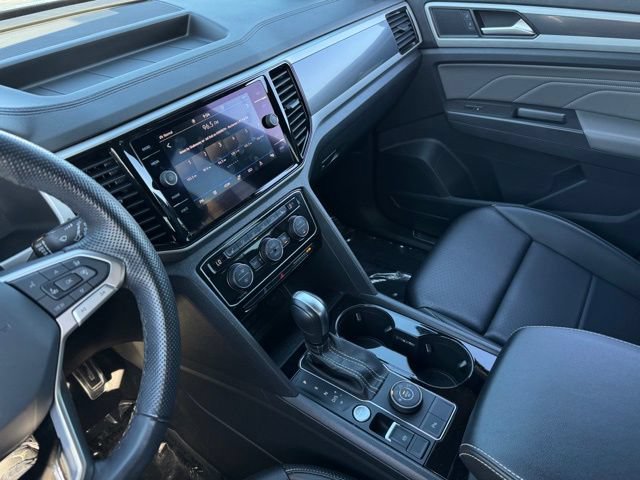 Used 2022 Volkswagen Atlas Cross Sport SEL R-Line AWD/4WD image 16
