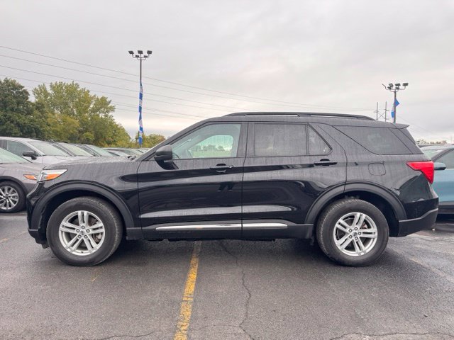 Used 2023 Ford Explorer XLT AWD/4WD image 3