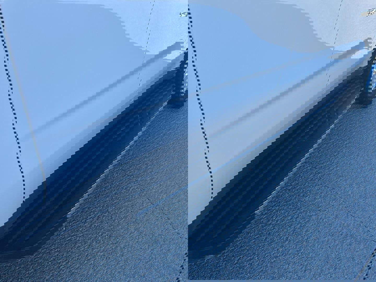 Used 2024 Chevrolet Suburban Premier image 3