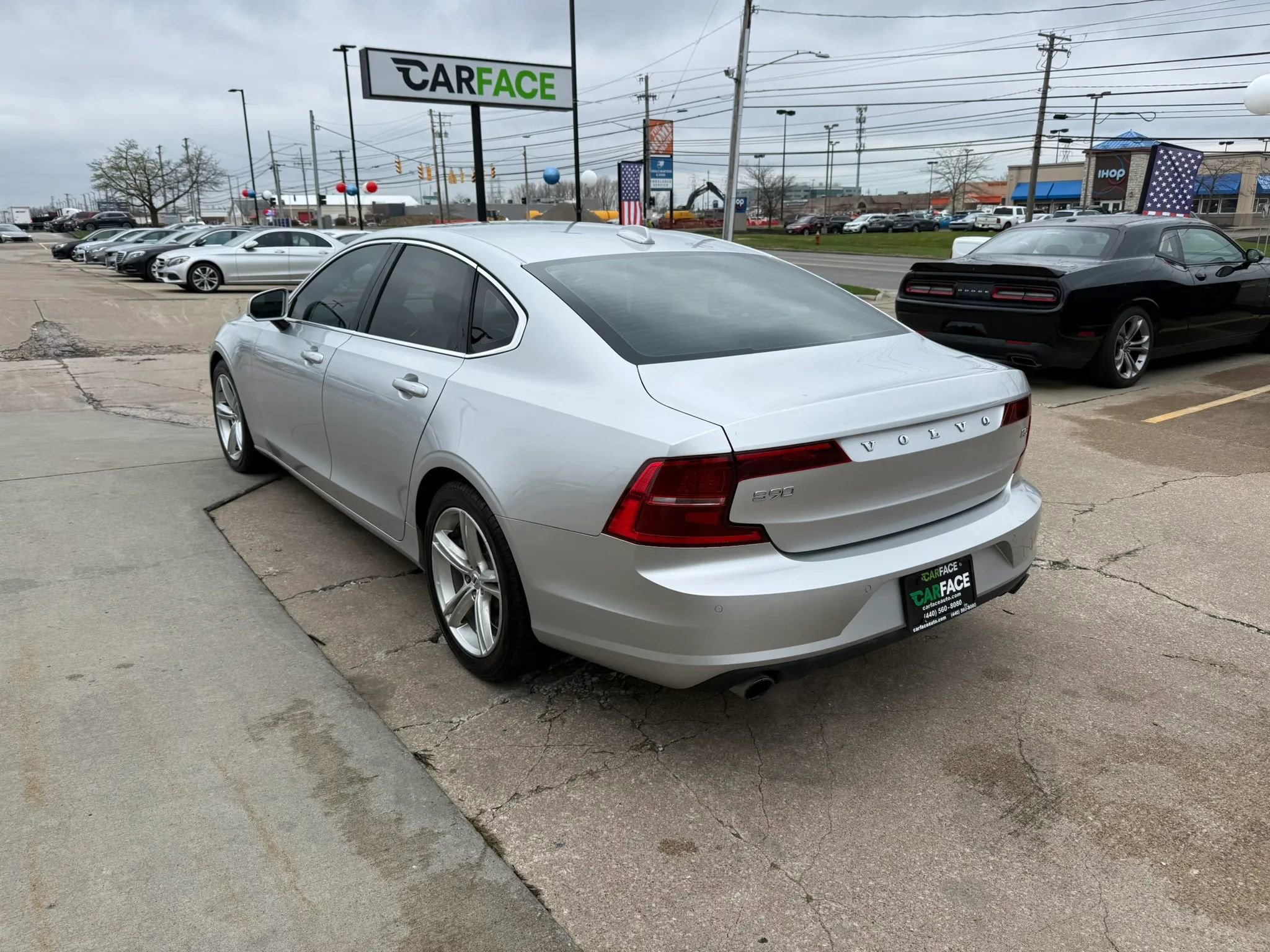 Used 2017 Volvo S90 T5 Momentum w/ Protection Package FWD image 9