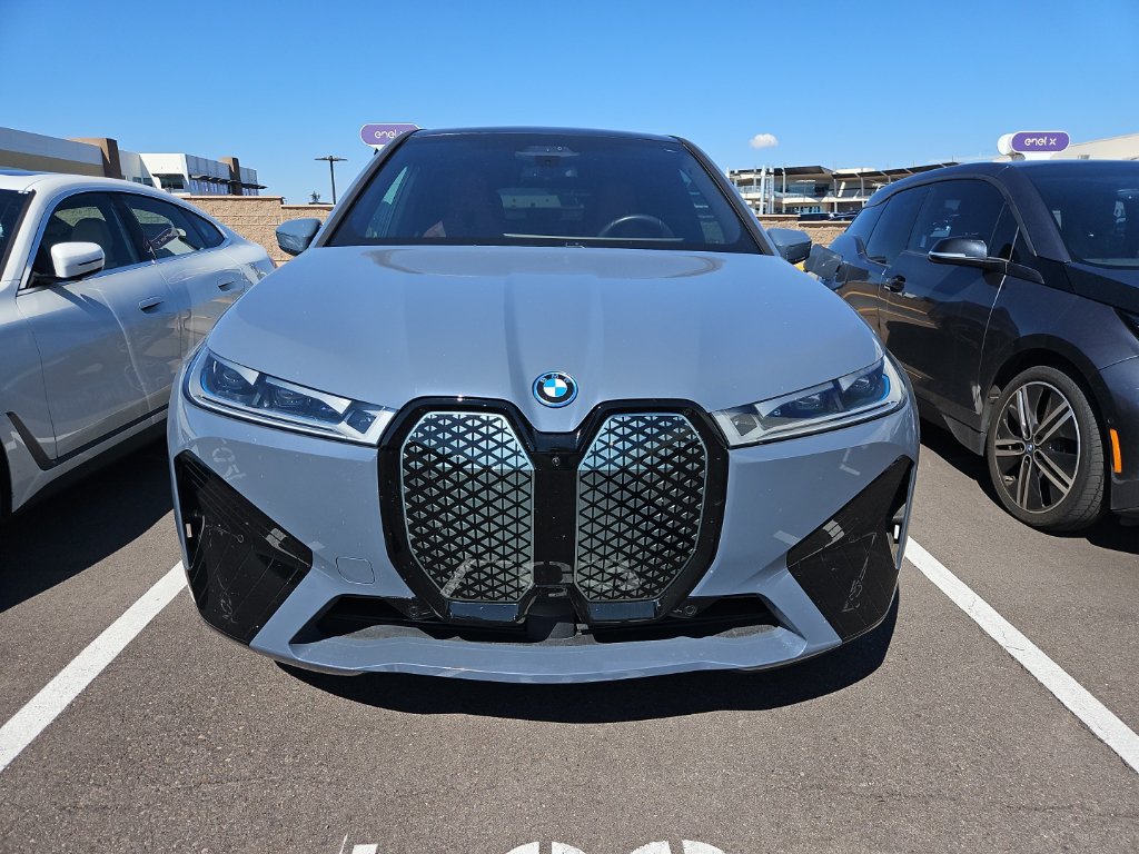 Certified 2025 BMW iX xDrive50 w/ Premium Package AWD/4WD image 2
