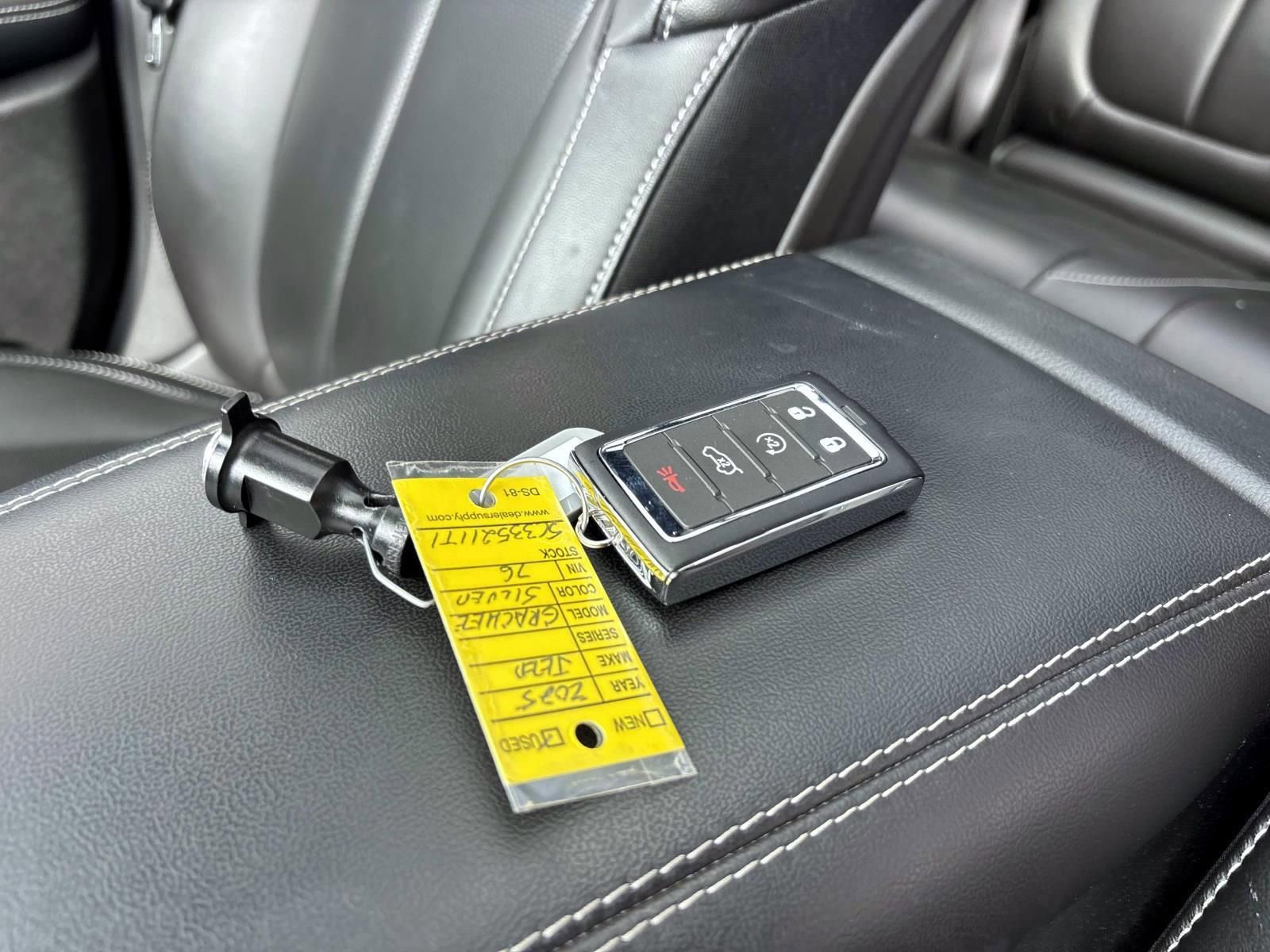 Used 2025 Jeep Grand Cherokee Limited w/ Luxury Tech Group II image 33