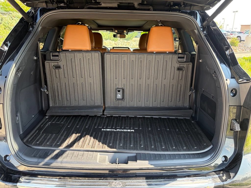 Used 2026 Toyota Highlander Platinum AWD/4WD image 14