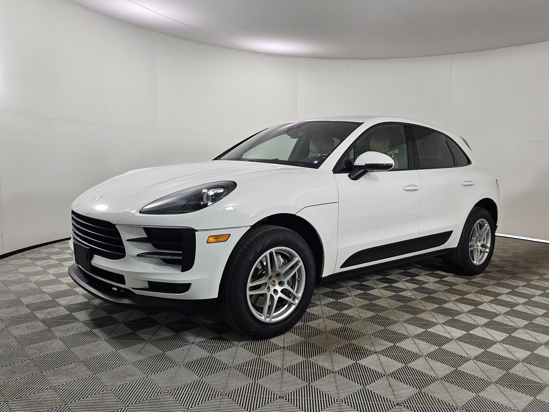 Used 2021 Porsche Macan AWD/4WD image 3