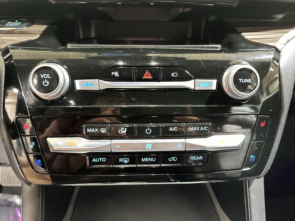 Used 2021 Ford Explorer Limited w/ Equipment Group 301A image 17