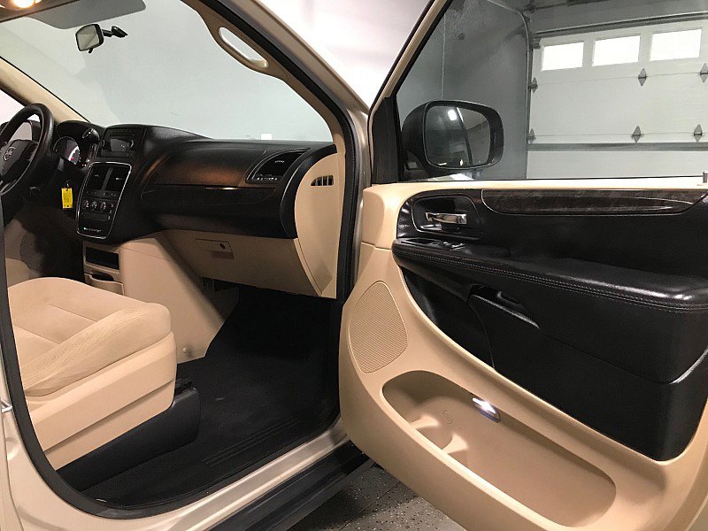 Used 2014 Dodge Grand Caravan American Value Package FWD image 12